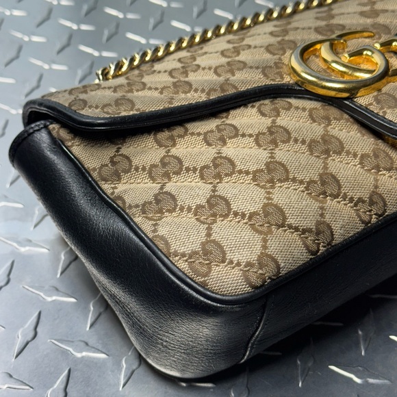 Gucci Marmont Flap Bag in Black - Picture 5 of 11